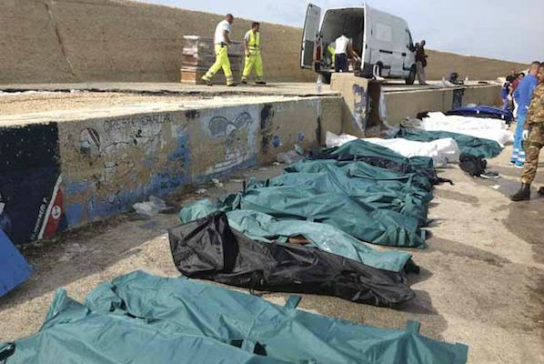 Cadaveri di migranti annegati al largo di Lampedusa