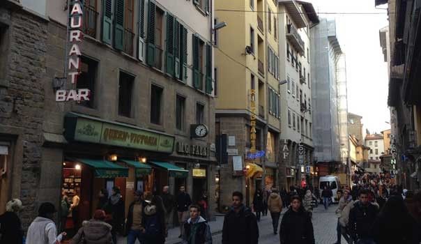 Por Santa Maria fra buche e insegne a bandiera