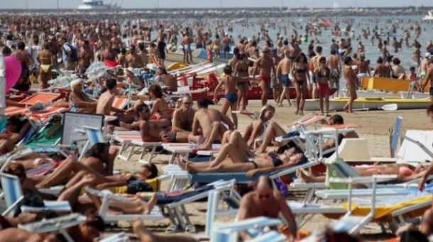 In migliaia sulle spiagge toscane nel primo week-end estivo