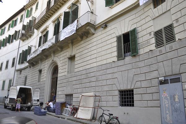 Un momento dell'occupazione dell'ex collegio Alla Querce di Firenze sabato 20 luglio