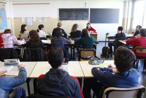 Scuola di Prato, pochi soldi e supplenti sorteggiati per lo stipendio