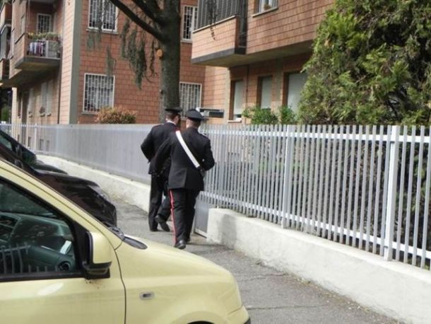 Carabinieri in casa di un collezionista, aveva persino un bazooka