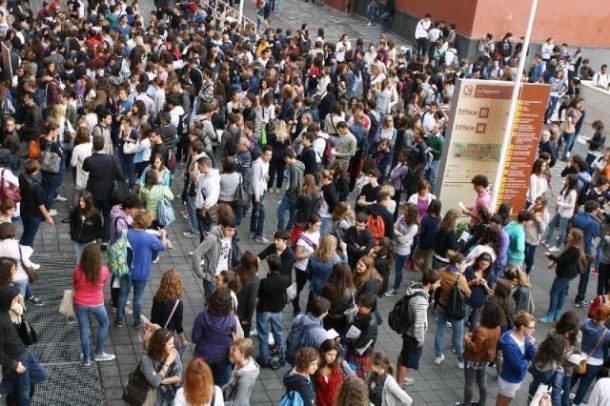 L'esercito di candidati per l'ammissione agli esami di medicina e odontoiatria