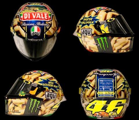 La pasta di Vale non scuoce mai lo scherzoso casco di Valentino Rossi al Mugello