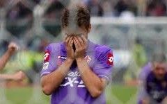 La Fiorentina perde a Bologna e si allontana dai primi tre posti in classifica.