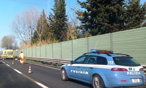 Poliziotti salvano la vita ad una bimba che aveva ingoiato una pinzetta