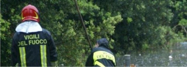 Le ricerche dei vigili del fuoco per trovare il corpo del 46enne Marco Vento