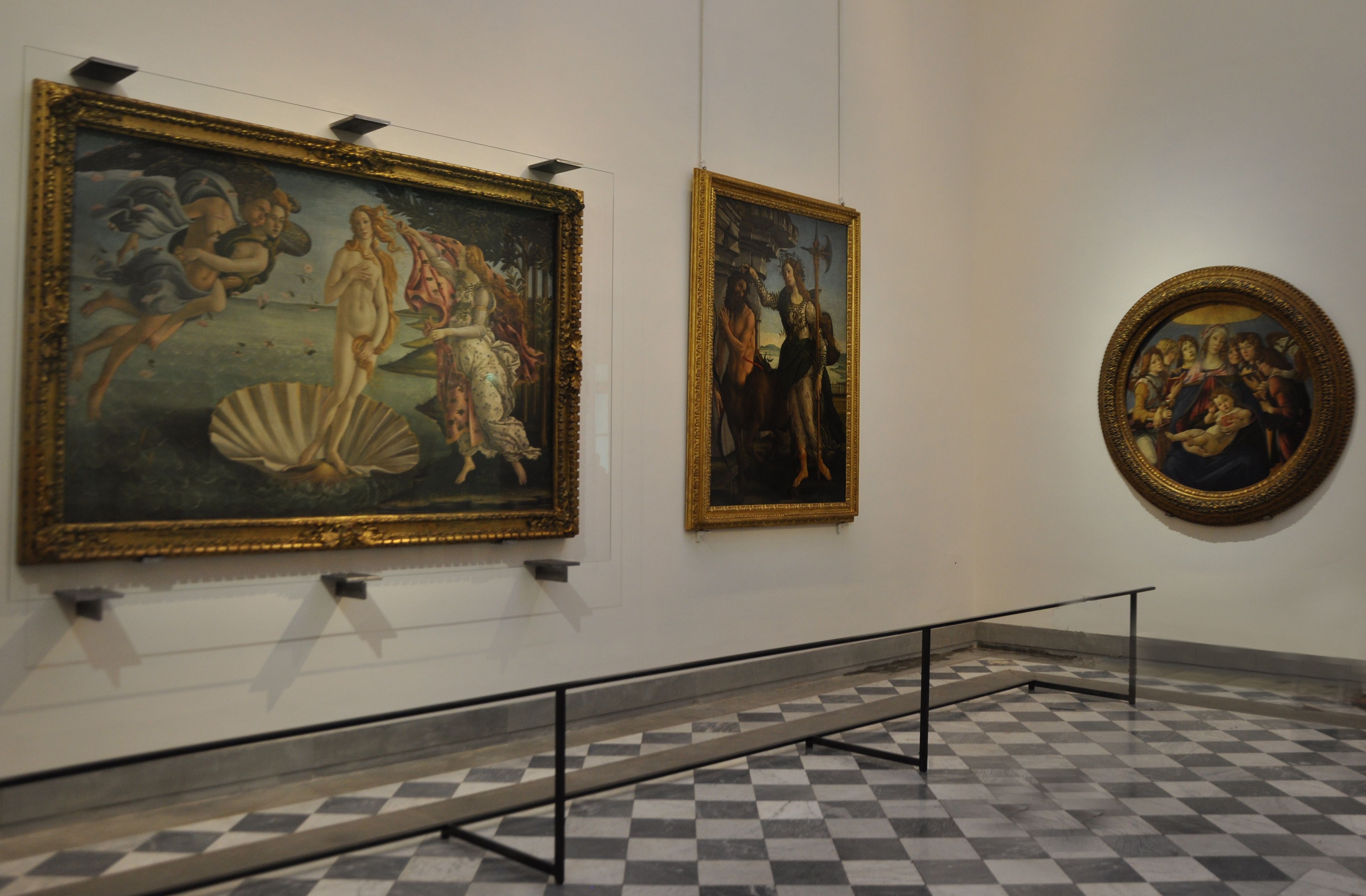 Galleria degli Uffizi. La Sala 41 con le opere di Botticelli