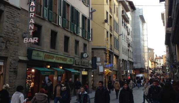 Por Santa Maria fra buche e insegne a bandiera