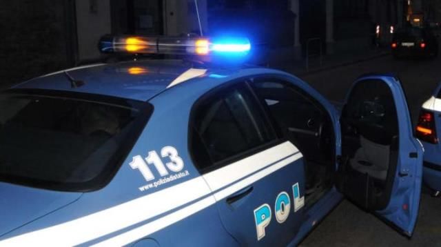 Dopo la rissa gli extracomunitari si sono scagliati contro i poliziotti