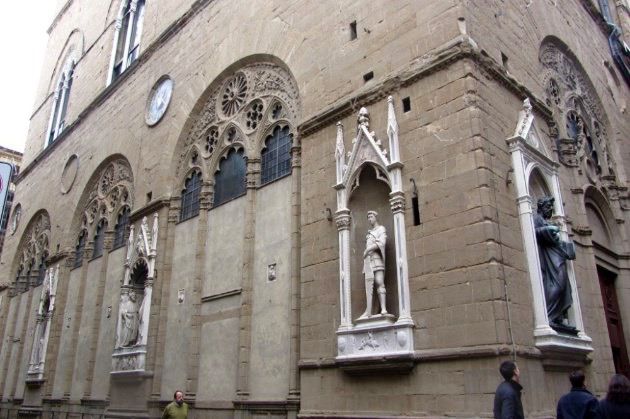 La-chiesa-di-Orsanmichele-e-la-nicchia-con-San-Giorgio-di-Donatello-1024x768