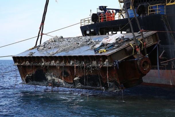 Ripulito il mare del Giglio dalla prima piattaforma utilizzata per il recupero della Costa Concordia