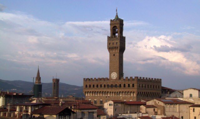 Gli stipendi dei dipendenti comunali di Firenze nel mirino della Corte dei Conti