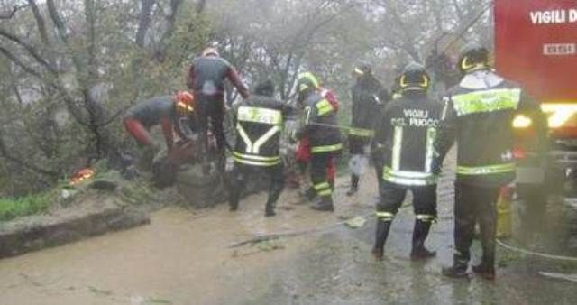 Vigili del fuoco alla ricerca di due dispersi in Maremma