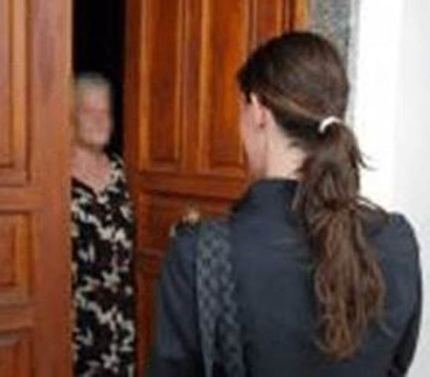 Anziana 83enne truffata a Firenze da una donna che si è finta ex vicina di casa