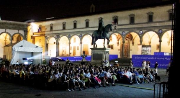 Firenze, cinema d'estate in piazza Santissima Annunziata