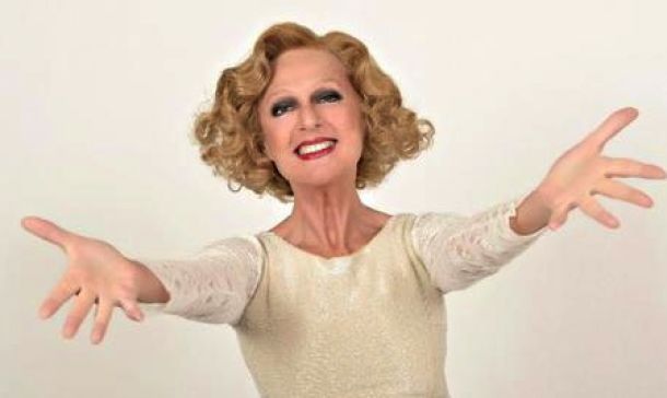 Loretta Goggi interpreta Gipsy