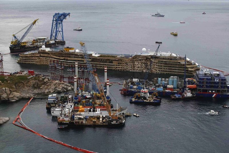 Costa Concordia raddrizzata
