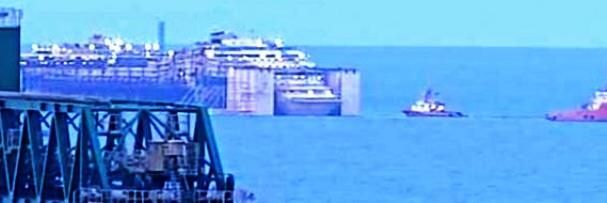Concordia, comincia l'ingresso in porto a Genova