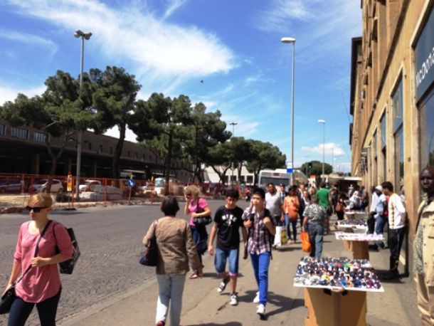 Il regno degli abusivi, atto I