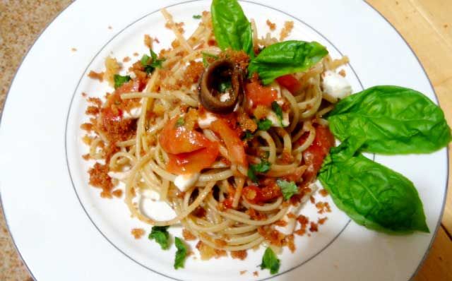 LINGUINE ALLA MOZZARELLA, ACCIUGHE, POMODORI SECCHI