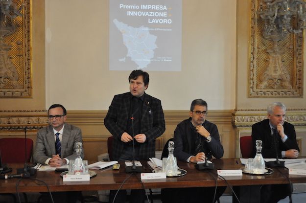 da siinistra il professor Marcio Bellandi, il consigliere regionale Gian Luca Lazzeri, l0'assessore regionale Gianfranco Simoncini, il giornalista Piero Meucci