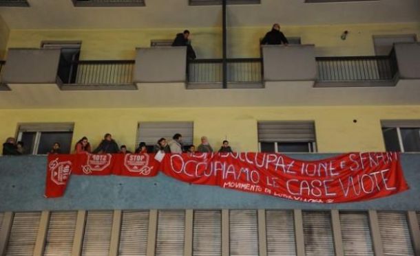 Il palazzo occupato sgomberato dalle forze dell'ordine