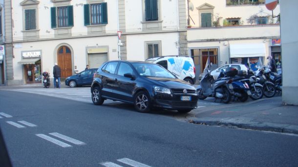 Incrocio tra via Marconi e via Cairoli