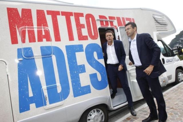 Matteo Renzi in camper durante le primarie del Pd