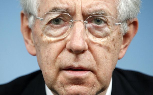 Mario Monti al centro del match D'Alema-Di Pietro