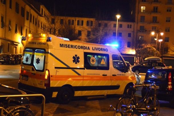 L'uomo è stato soccorso dai volontari della Misericordia di Livorno