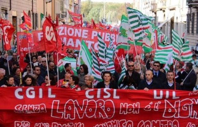 Cortei nei vari capoluoghi di provincia toscani