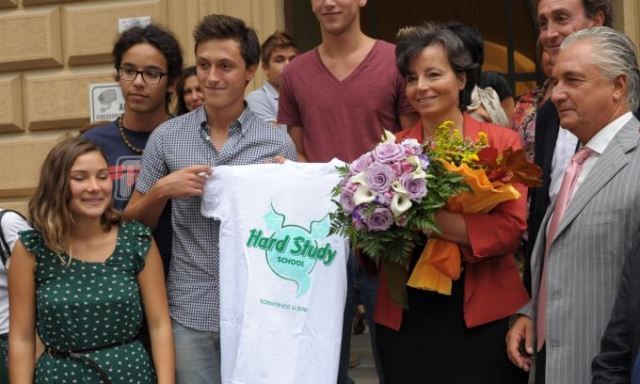 Il ministro Carrozza nel liceo scientifico Ulisse Dini di Pisa, sua ex scuola