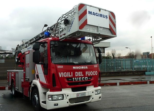 Un'autoscala dei Vigili del Fuoco
