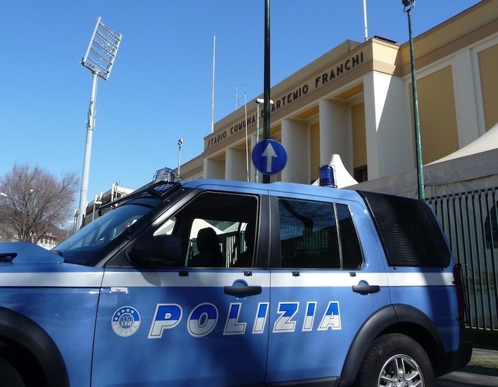 Polizia Sicurezza negli stadi