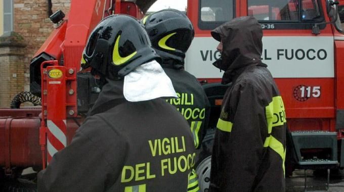 Super lavoro per i vigili del fuoco di Livorno a causa del vento forte