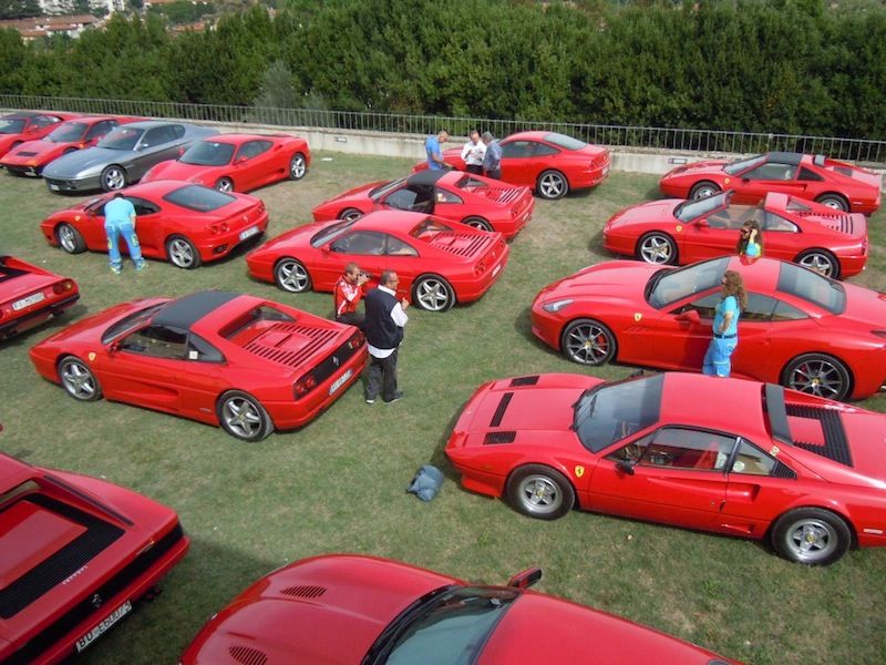 Raduno di auto Ferrari