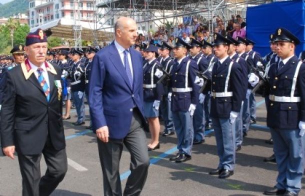 Il capo della polizia Alessandro Pansa (a destra) al 6° Raduno Anps