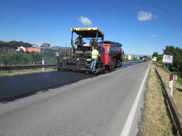 Asfaltatura per i Mondiali di ciclismo (foto Met)