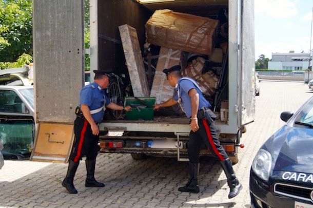 Il furgone sequestrato con la refurtiva