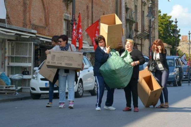 Ambulanti e bancarelle sgomberati da piazza dei Miracoli