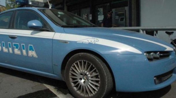 La polizia di Livorno ha bloccato due giovani fuggiti all'alt di una pattuglia