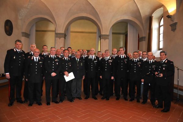 Il gruppo dei Carabinieri premiati dal generale Del Sette (al centro)