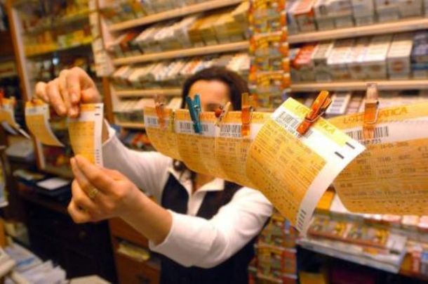 Dimentica la schedina vincente ma il barista la ritrova