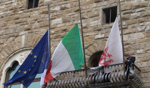 Naufragio Lampedusa, bandiere a mezz'asta a Firenze