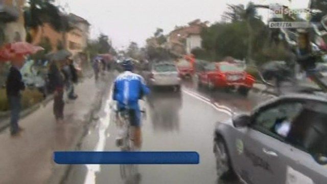 Mondiali di ciclismo, un muro d'acqua sta condizionando la gara