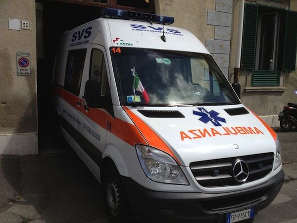 È intervenuta un'ambulanza del Svs Livorno ma per il giovane non c'era più niente da fare