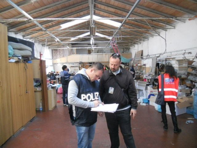 Controlli nei capannoni cinesi di Prato