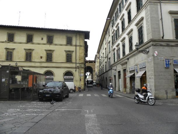 Piazza dei Nerli a San Frediano