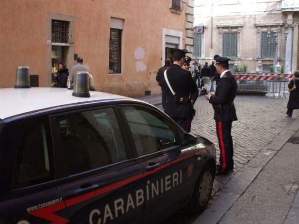 La casa di appuntamenti è stata sequestrata dai carabinieri di Reggello